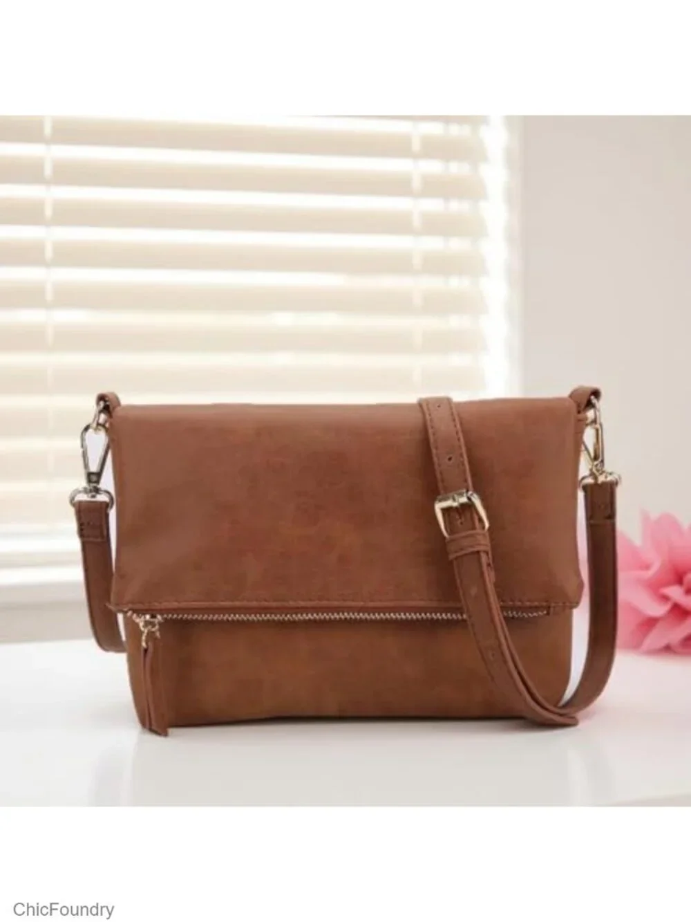 Lightweight Crossbody Bag Vegan PU Leather Detachable Strap Wristlet